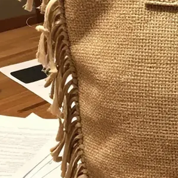 Franges du sac en raphia, photo d’origine, zoom 200 %